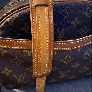 Louis Vuitton Blois cross body purse